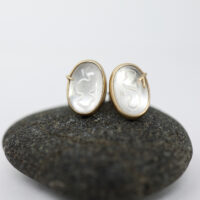 Serpent quartz intaglio Waiting stud earrings - Image 5