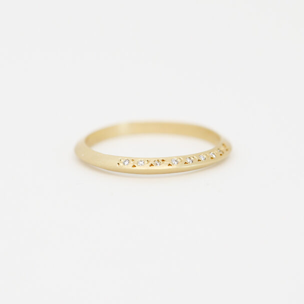 sarah mcguire pavé knife edge band with diamonds, yellow gold