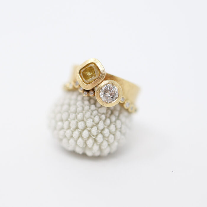 one-of-a-kind paired diamonds ring - Image 4