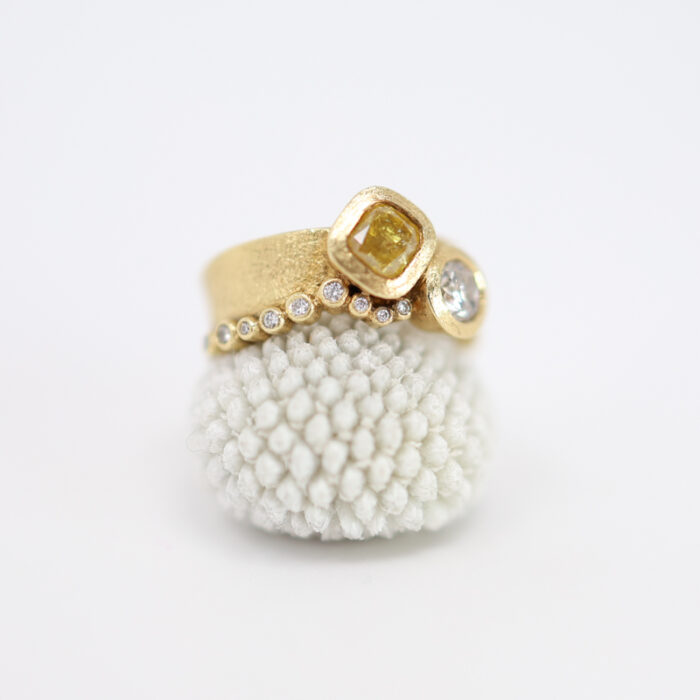one-of-a-kind paired diamonds ring - Image 3