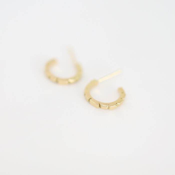 sugar brick vertical huggie hoops - Image 3