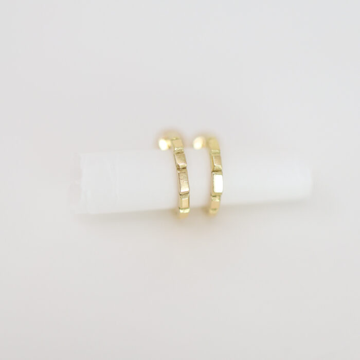 sugar brick vertical huggie hoops - Image 4