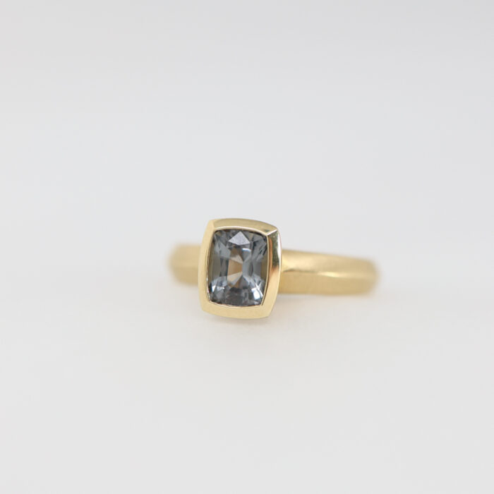 cushion cut grey spinel ring - Image 5