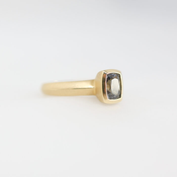 cushion cut grey spinel ring - Image 4