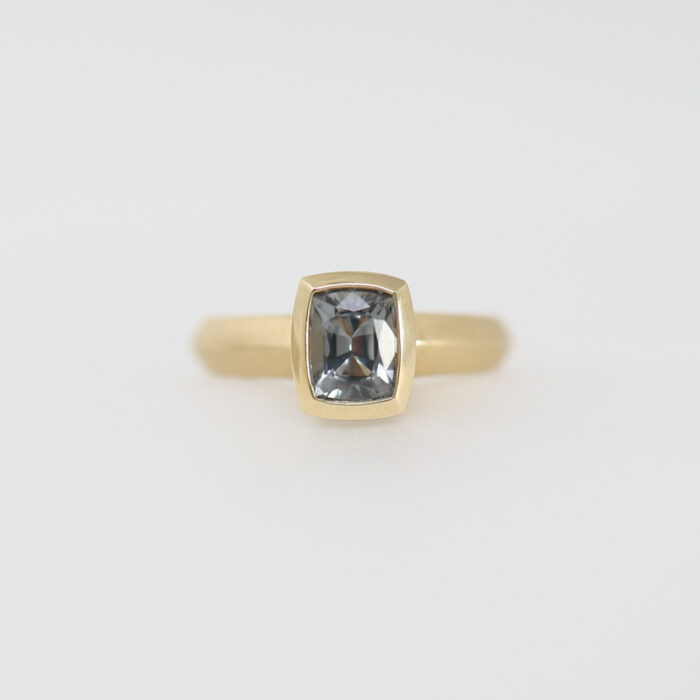 cushion cut grey spinel ring - Image 3