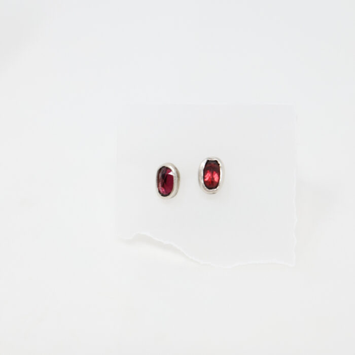 simple garnet stud earrings