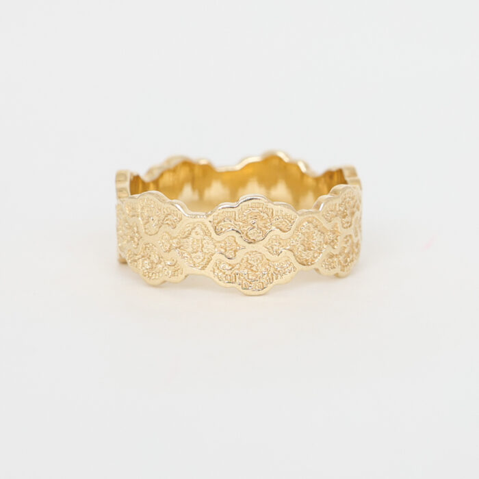detailed yellow gold band - Image 2