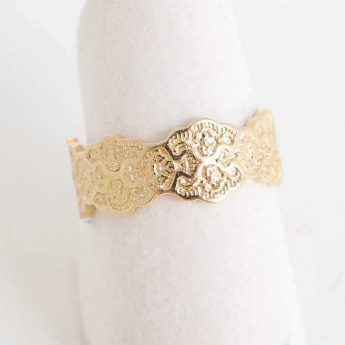 detailed yellow gold band - Image 3
