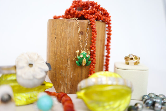 enamel and yellow gold frog - Image 6