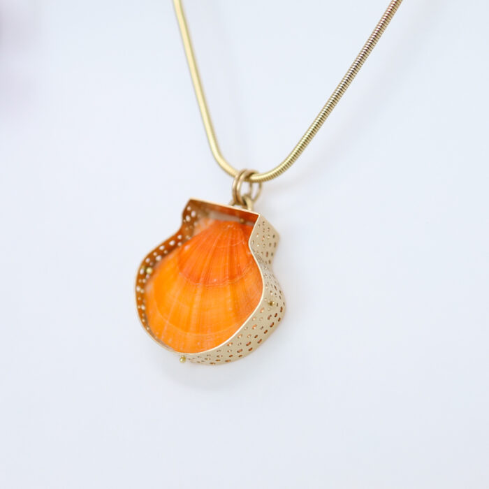 captured Mediterranean shell pendant - Image 2