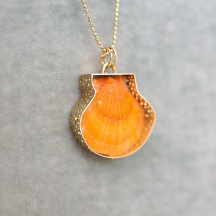 captured Mediterranean shell pendant - Image 3