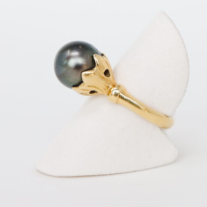 pearl and yellow gold cocktail ring - Image 2