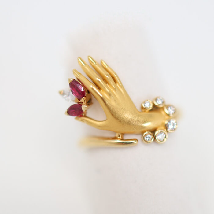 Carrera y Carrera hand ring with rubies and diamonds