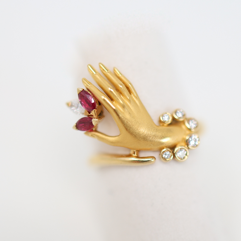 Carrera y Carrera hand ring with rubies and diamonds