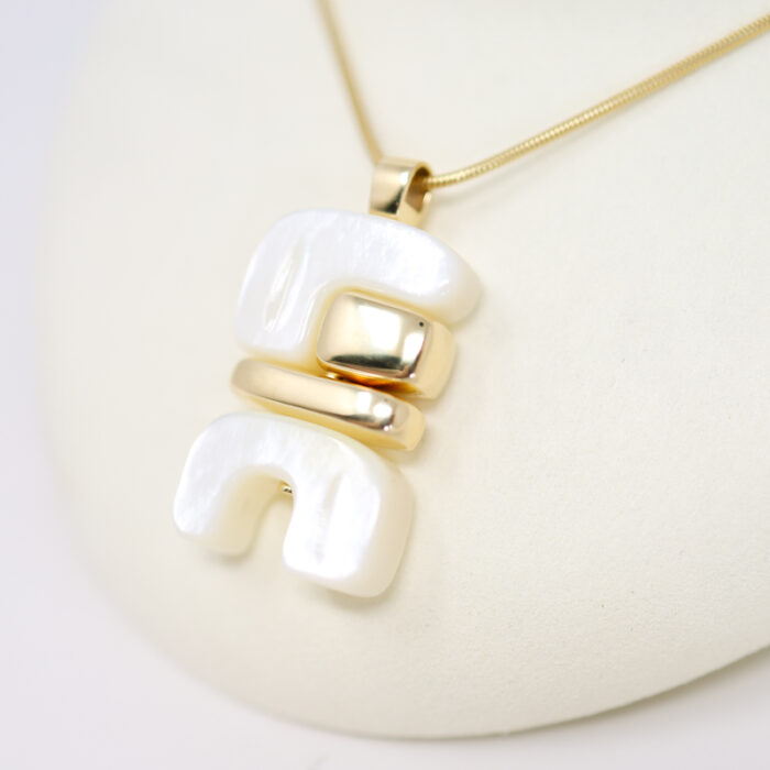 Water 01 pendant: mother of pearl + gold - Image 2