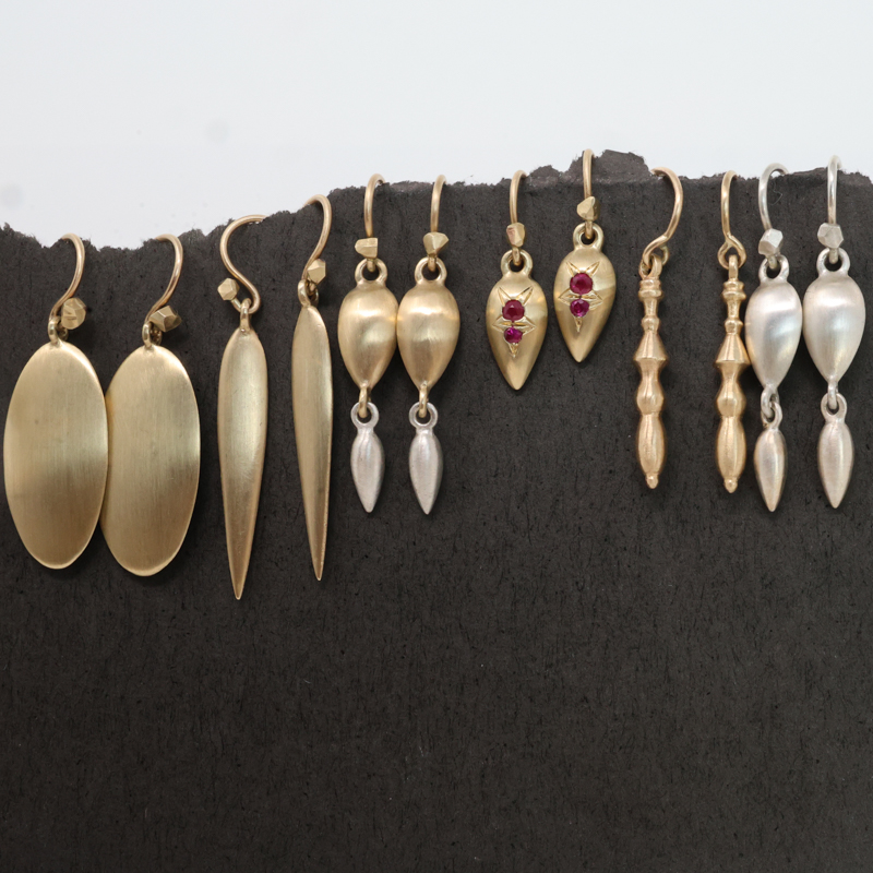 table leg earrings in yellow gold - Image 3